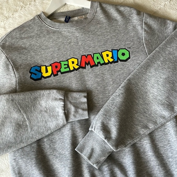 Super Mario H&M Sweatshirt - Picture 3 of 10